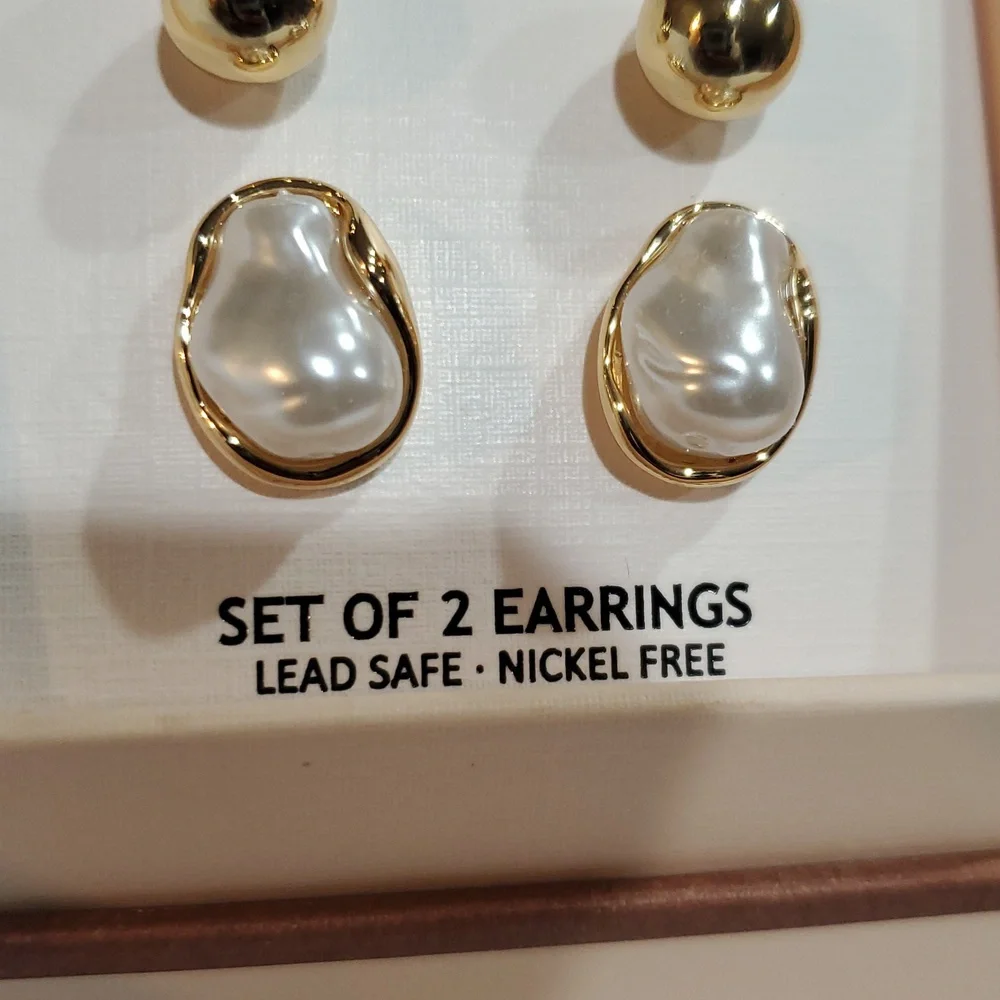 Camila‎ Coelho set of 2 gold plated round ball stud and organic pearl earrings - Picture 5 of 6